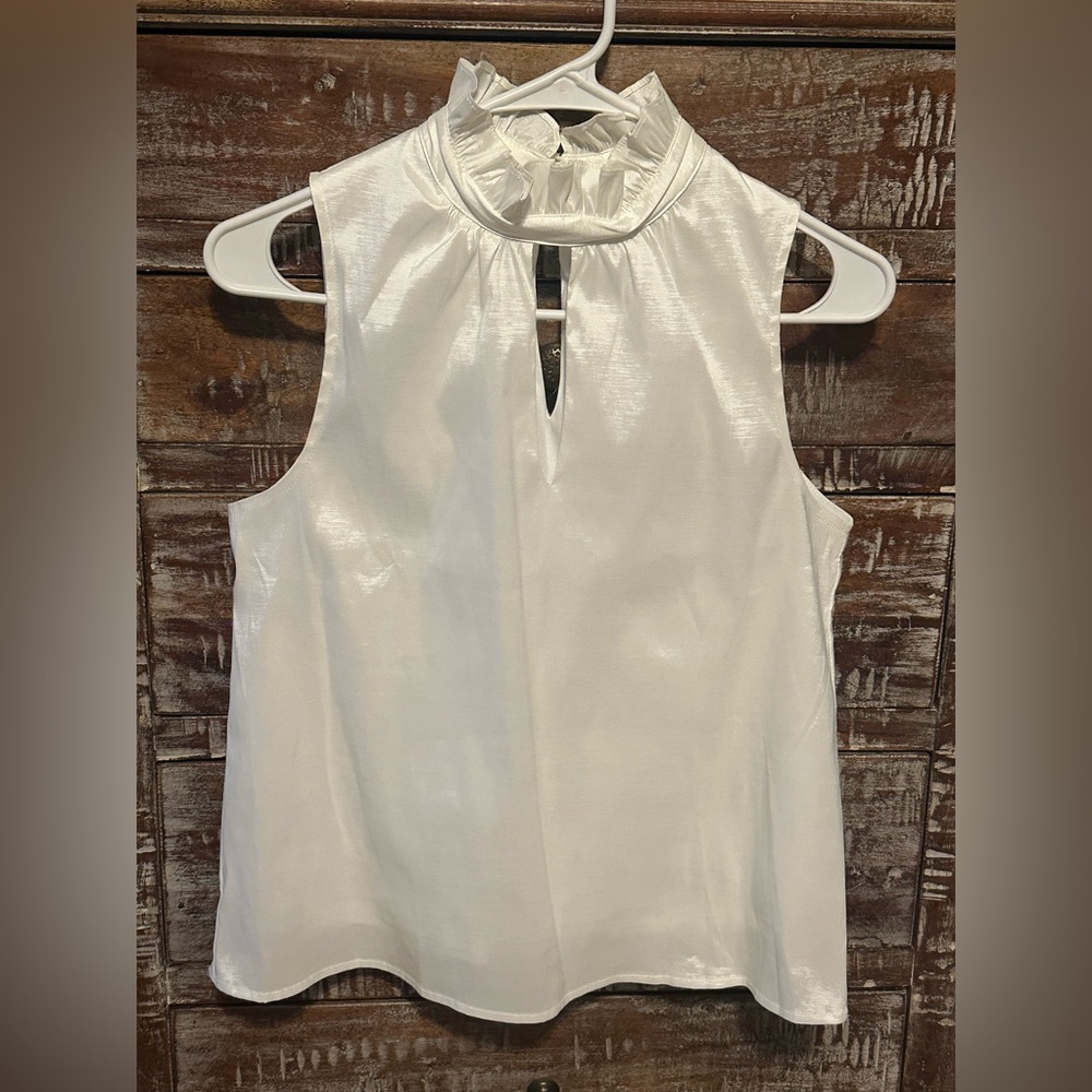 TCEC Briley Sleeveless Top in white. Sz Small. NWT.
